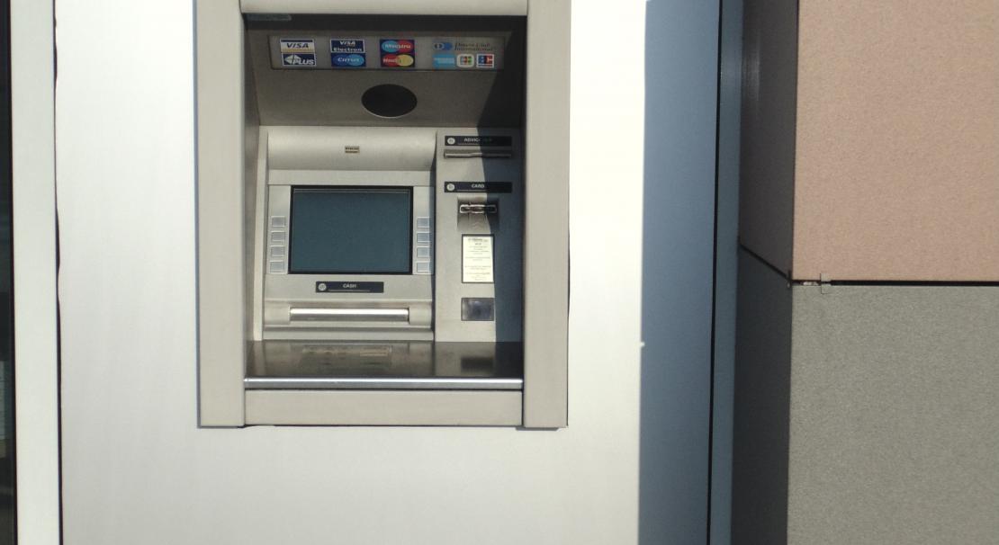Първият банкомат в България, приспособен за хора с нисък ръст
