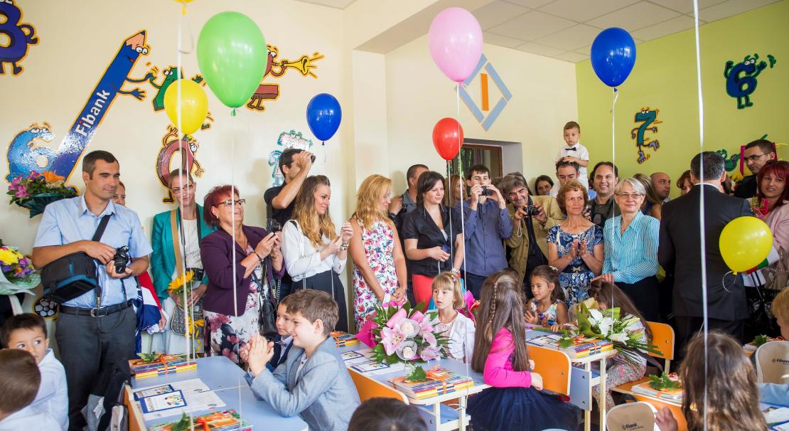 Fibank подари нова учебна стая на първокласниците от 119 СОУ „Академик Михаил Арнаудов” в град София