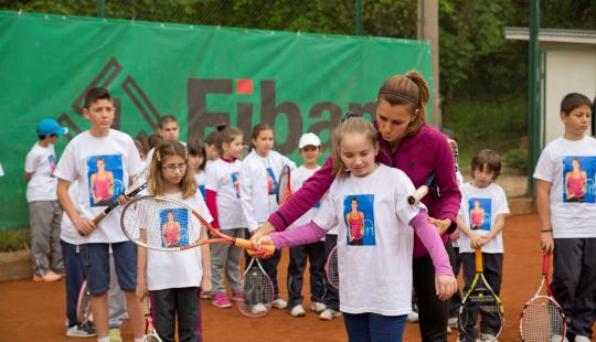 Fibank зарадва деца с урок по тенис с Цвети Пиронкова