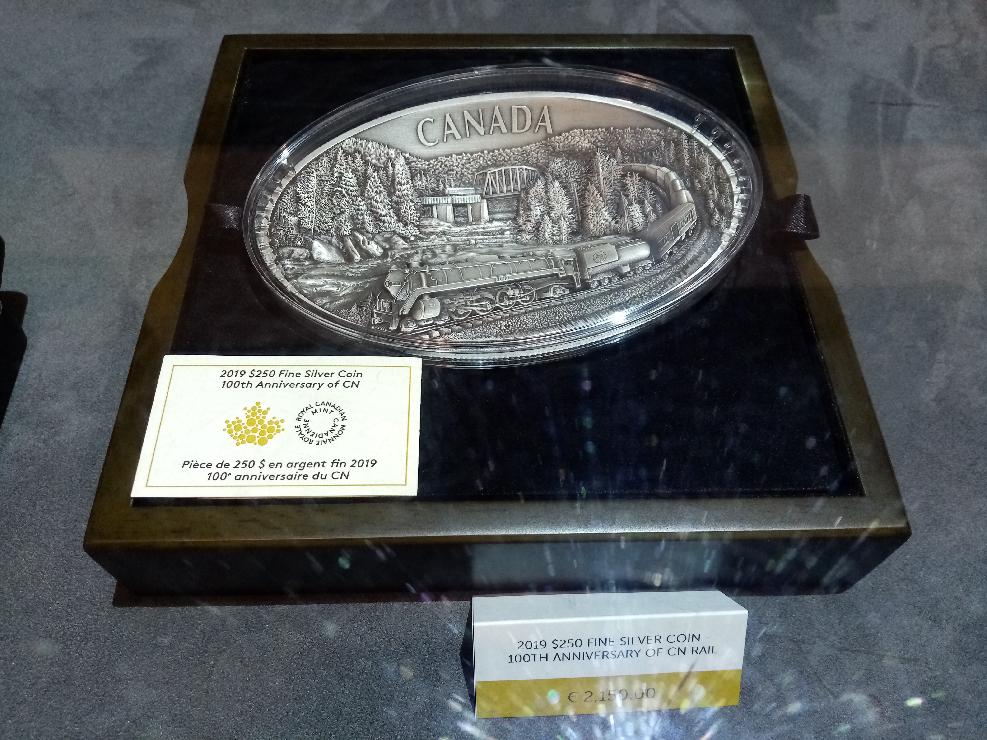 Сребърна монета от 1 кг 